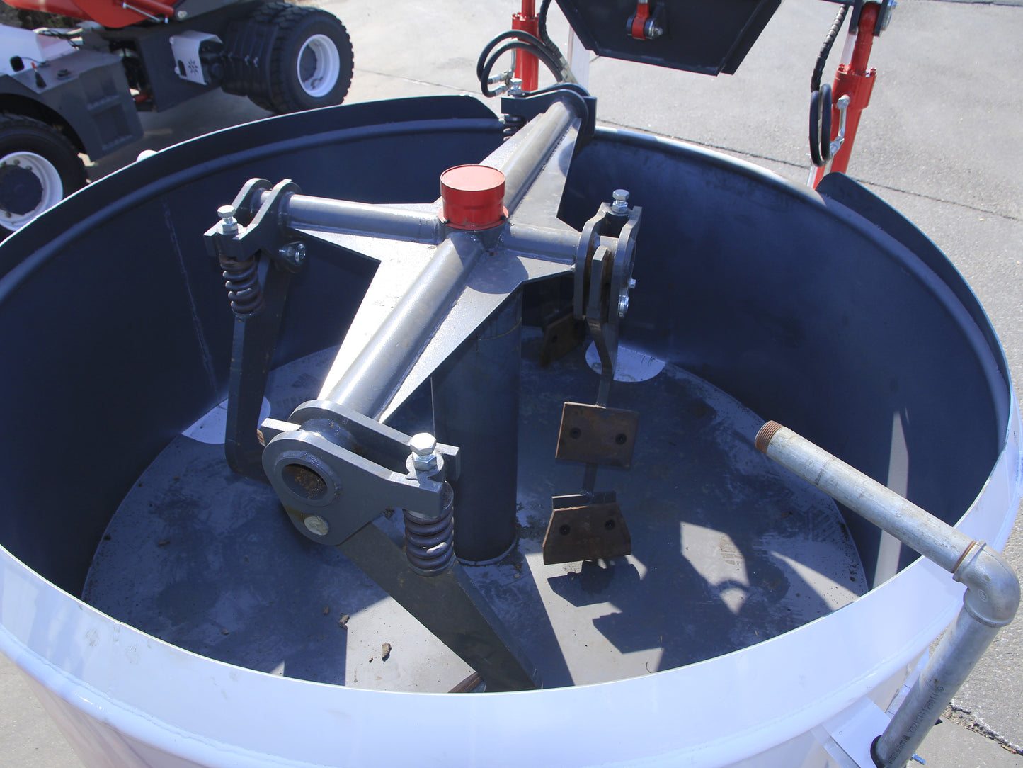 Type-3000 flat-mouth self-loading mixer truck