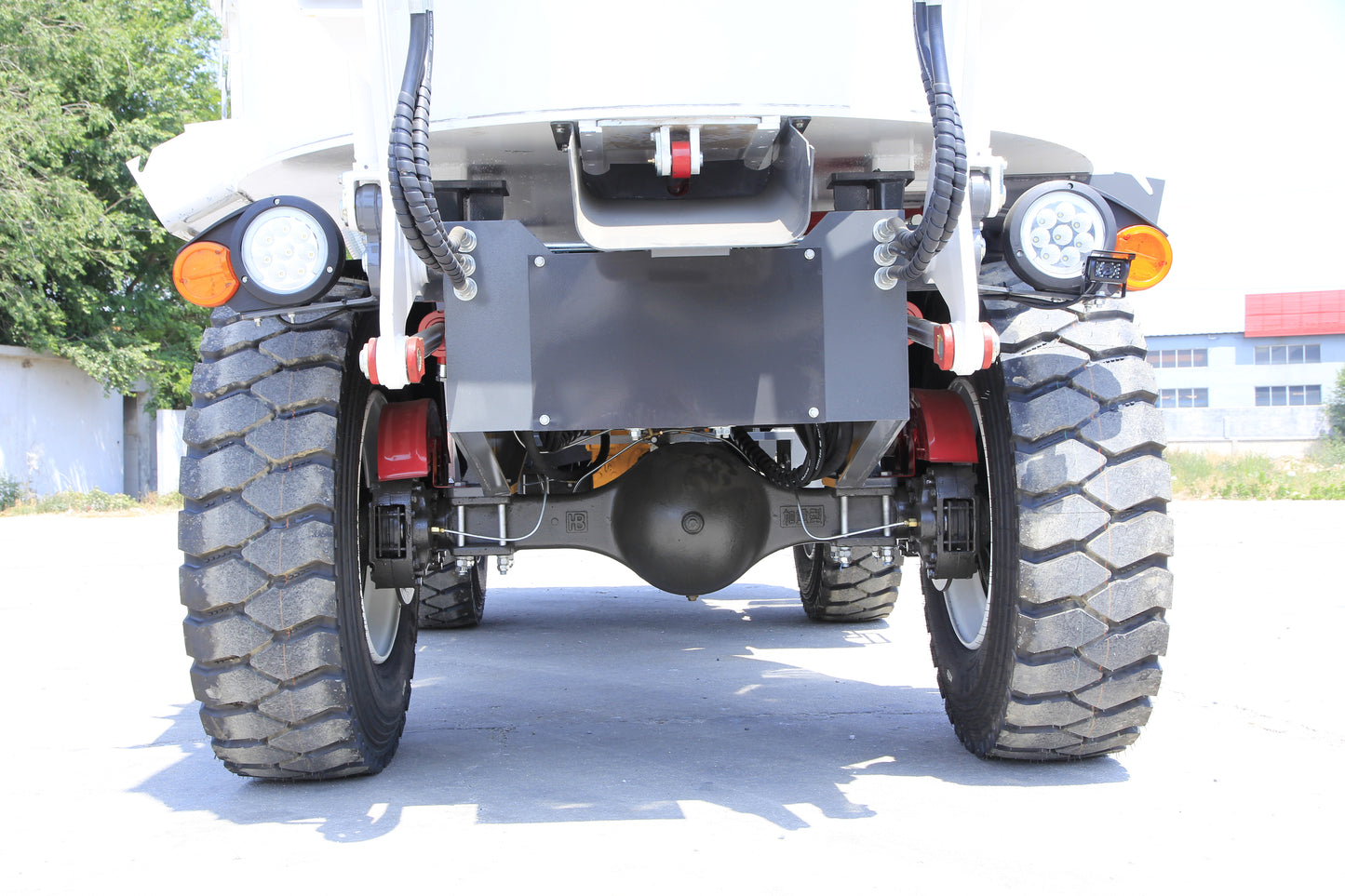 Type-3000 flat-mouth self-loading mixer truck